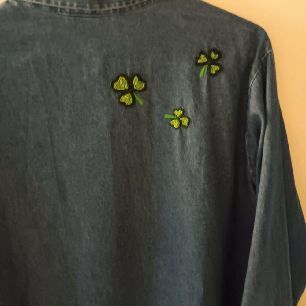 Woman's Quacker Factory Demin shamrock shirt 2X - Picture 2 of 2